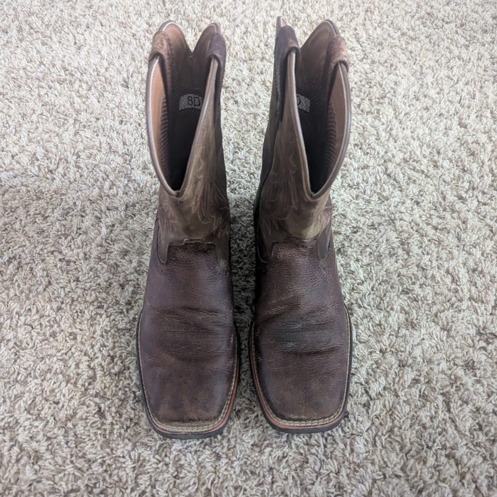 Men’s Ariat cowboy boots